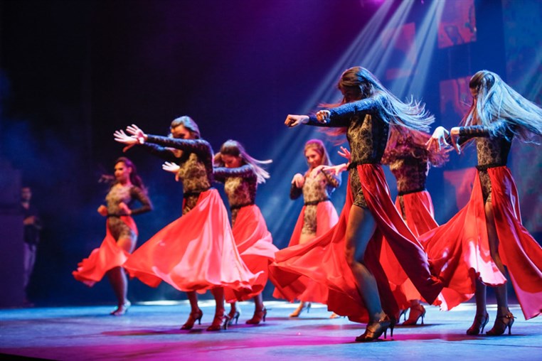 Tribe Dance Hold Your Dream 